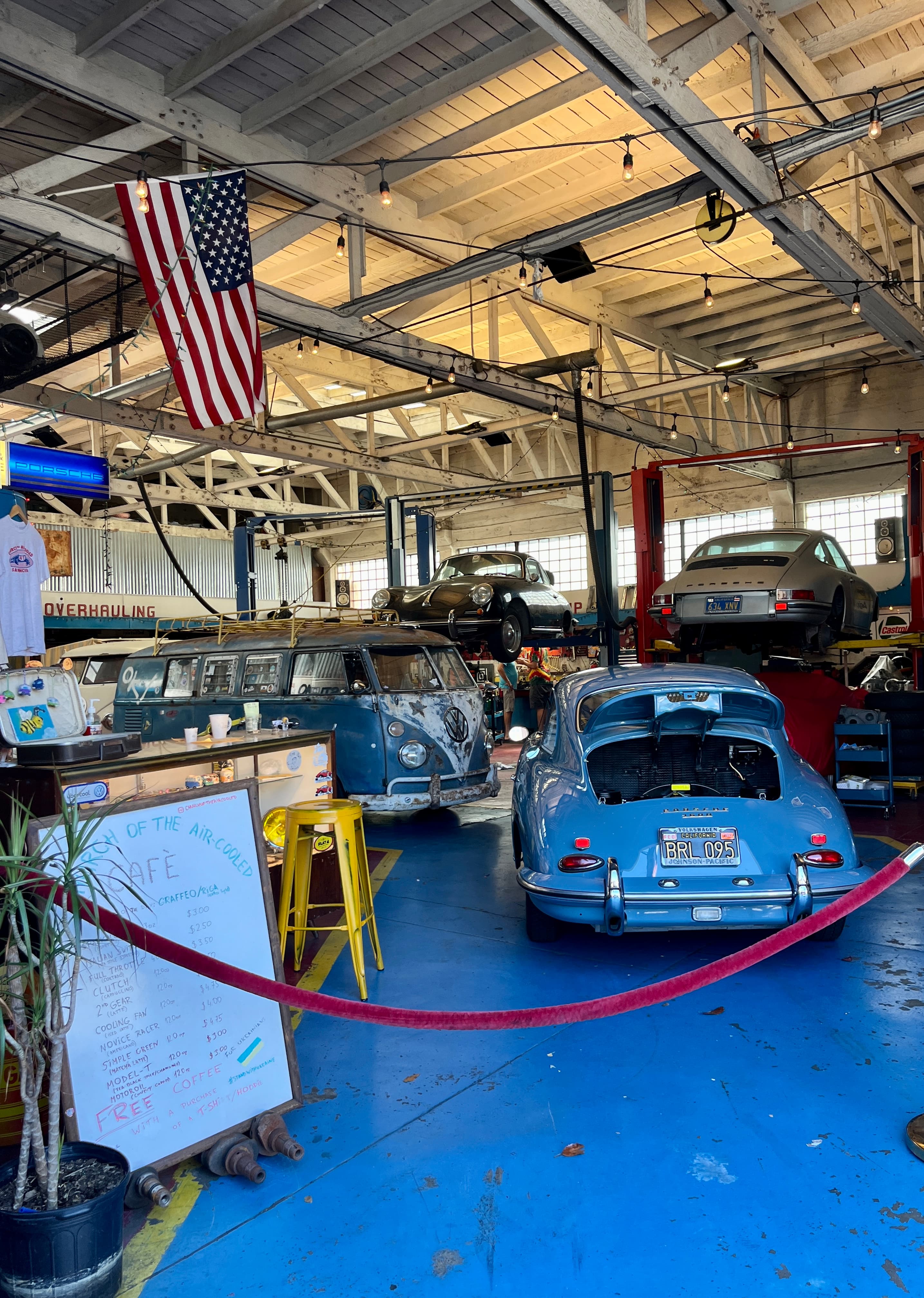 Vehicle service bay